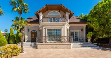 Villa 5 bedrooms in Urbanizacion Dona Pepa, Spain