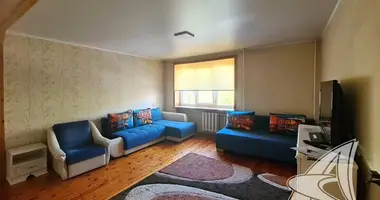 Apartamento 3 habitaciones en Muchaviecki sielski Saviet, Belarús