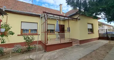 4 room house in Cegledbercel, Hungary