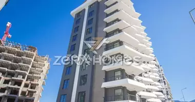 2 room apartment with parking, with elevator, with swimming pool in Mahmutlar, Turkey