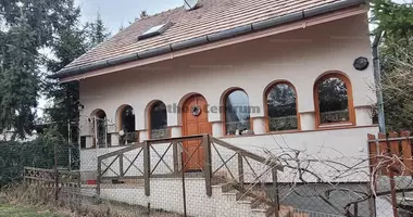 4 room house in Fot, Hungary