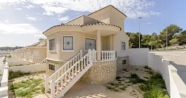 Villa 3 bedrooms with Balcony, with Air conditioner, with parking in Ciudad de las Comunicaciones, Spain