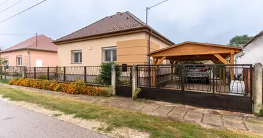 Dom 4 pokoi w Soponya, Węgry