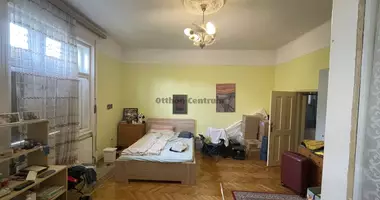 3 room house in Gyoemro, Hungary
