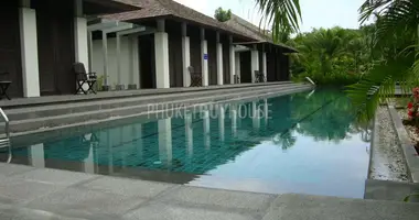 Condo 2 bedrooms in Phuket Province, Thailand