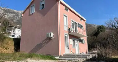 5 bedroom house in Zgrade, Montenegro