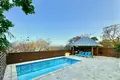 Дом 7 спален 604 м² West Bay, Гондурас
