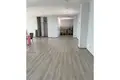 Propiedad comercial 140 m² en Paskuqan, Albania