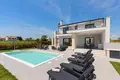 3 bedroom house 290 m² Brtonigla, Croatia