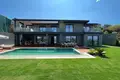 4 bedroom house 305 m² Gumusluk, Turkey
