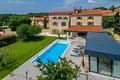 villa de 5 dormitorios 350 m² Brtonigla, Croacia