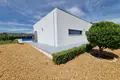 Villa de tres dormitorios 253 m² Quelfes, Portugal