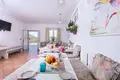 7-Schlafzimmer-Villa 584 m², Alle Länder