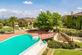 Villa 10 Schlafzimmer 1 800 m² Siena, Italien