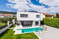 Villa 10 bedrooms 404 m² Kastel Kambelovac, Croatia