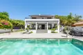 Villa de tres dormitorios 320 m² Marbella, España