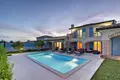 Villa 8 Schlafzimmer 440 m² Stadt Pola, Kroatien