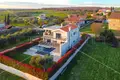 5 room house 285 m² Tar, Croatia