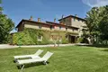 6-Zimmer-Villa 1 150 m² Siena, Italien