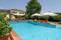 Villa de tres dormitorios 462 m² Bozzano, Italia