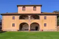 Commercial property 870 m² in Arezzo, Italy