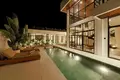 Kompleks mieszkalny Complex of furnished villa with swimming pools and views of the ocean at 200 meters from the beach, Bali, Indonesia