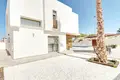 Villa de tres dormitorios 195 m² Orihuela, España