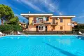 Mieszkanie 3 pokoi 100 m² Sirmione, Włochy