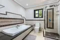 4-Schlafzimmer-Villa 250 m² Estepona, Spanien