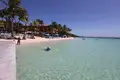 2 bedroom condo 125 m² West Bay, Honduras
