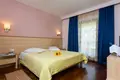 Hotel 900 m² in Novigrad, Croatia