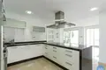 Villa de 4 dormitorios 559 m², Todos los paises