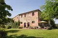 Commercial property 1 000 m² in Siena, Italy