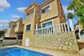 Villa de tres dormitorios 155 m² Orihuela, Španjolska