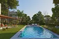 Complexe résidentiel New residential complex with a swimming pool, green areas and sports grounds, Izmir, Turkey