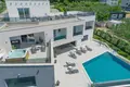 5 bedroom villa 350 m², All countries