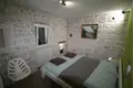 7 room house 300 m² Slatine, Croatia