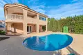 4-Schlafzimmer-Villa 325 m² Torrevieja, Spanien