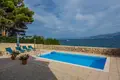 4 bedroom Villa 180 m² Splitska, Croatia