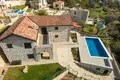 Villa de 4 dormitorios 400 m² Montenegro, Montenegro