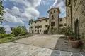 Edificio rentable 1 240 m² en Arezzo, Italia