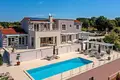 villa de 5 dormitorios 300 m² Grad Pula, Croacia