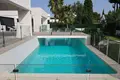 5-Schlafzimmer-Villa 625 m² Estepona, Spanien