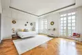 4 bedroom apartment 210 m² Paris, France