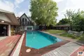 8 room house 542 m² Pecel, Hungary