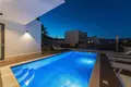 6 bedroom villa 300 m² Okrug Gornji, Croatia