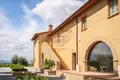 Commercial property 900 m² in Volterra, Italy