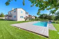 Villa 891 m² Porec, Croatia