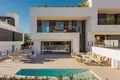 Villa de tres dormitorios 341 m² Marbella, España
