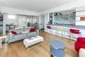 2 bedroom apartment 100 m² Paris, France
